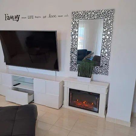 Titania Apartment *