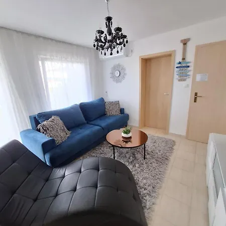 Titania Apartment *